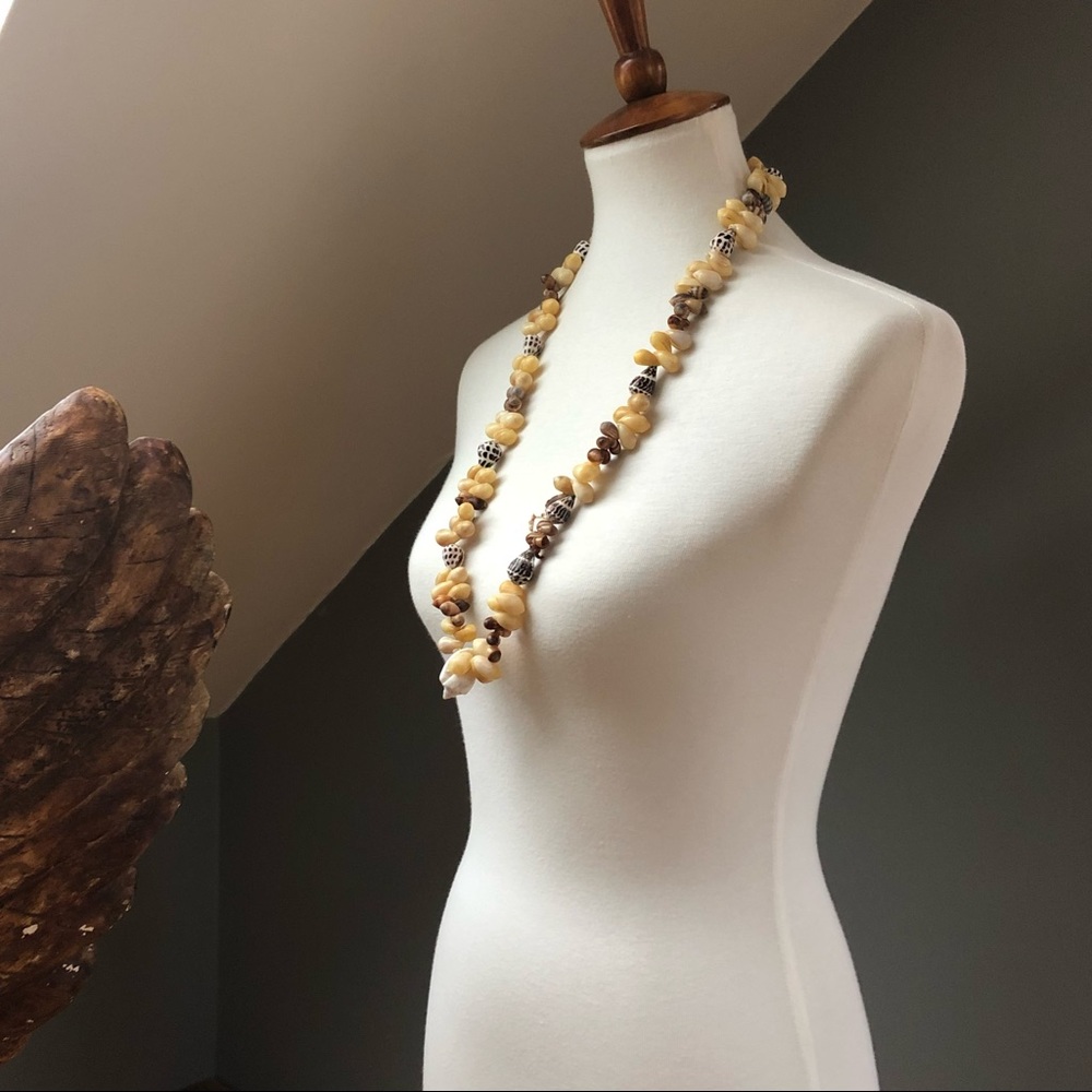 Heritage Antique Rarotonga Shell Lei - Picture 13 of 13